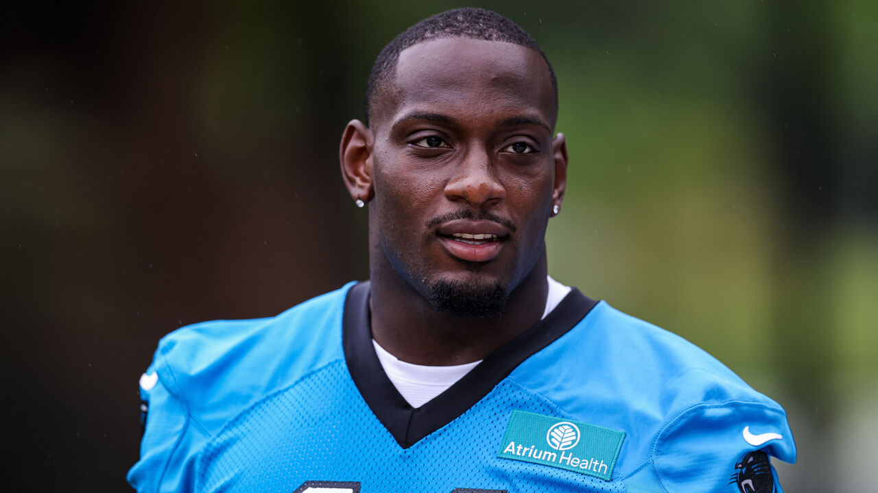 Report: Peterson ill after accidentally swallowing chewing