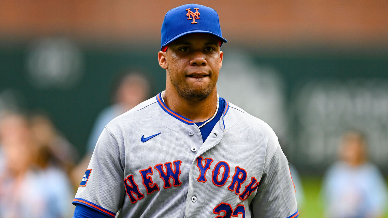 ATLANTA, GA - JULY 03: New York left fielder Juan Soto (22) warms up prior to the start of the MLB game between the New York Mets and the Atlanta Braves on July 3rd, 2026 at Truist Park in Atlanta, GA.