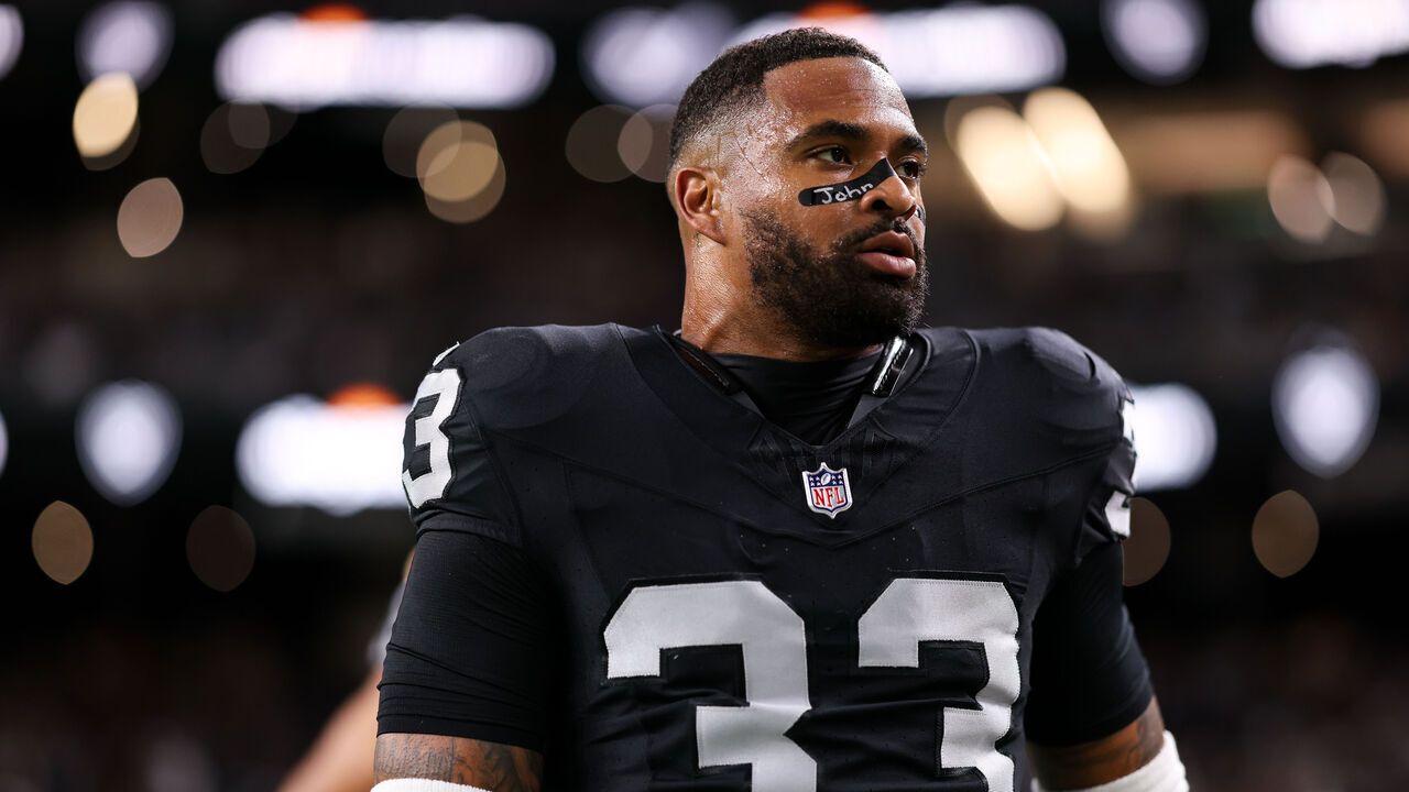 LAS VEGAS, NEVADA - NOVEMBER 17: Jamal Adams #33 of the Las Vegas Raiders warms up prior to the game against the Dallas Cowboys at Allegiant Stadium on November 17, 2025 in Las Vegas, Nevada.