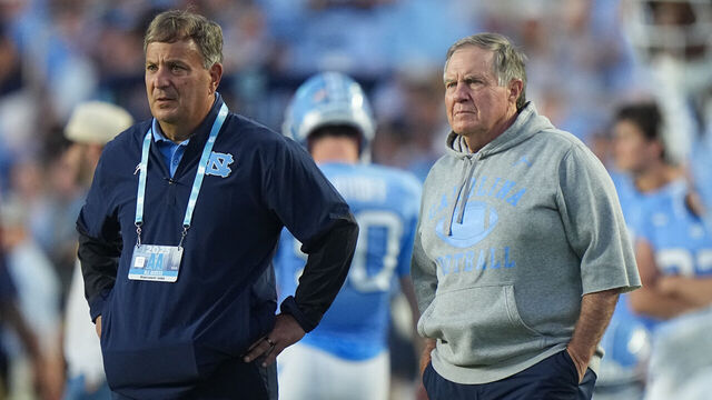 College Football: North Carolina head coach Bill Belichick and General Manager Michael Lombardi in action, looks on from the sideline vs TCU at Kenan Memorial Stadium.Chapel Hill, NC 9/1/2025CREDIT: Erick W. Rasco