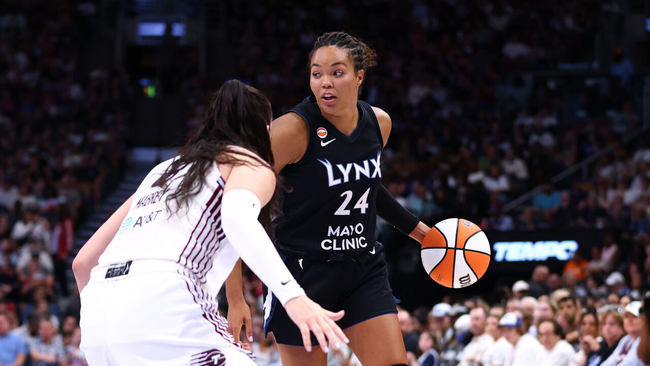 TORONTO, CANADA. - JULY 30: Napheesa Collier #24 of the Minnesota Lynx handles the ball during the game against the Toronto Tempo on July 30, 2026 at Scotiabank Arena in Toronto, Canada. Mandatory Copyright Notice: Copyright 2026 NBAE