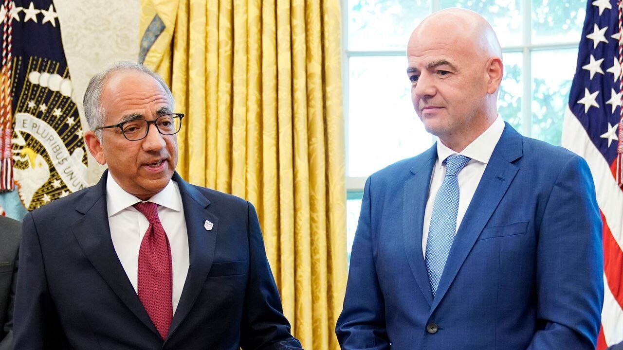 US Soccer Federation President Carlos Cordeiro (L) speaks during a meeting with US President Donald Trump in the Oval Office of the White House in Washington, DC on August 28, 2018. - At center is FIFA President Gianni Infantino.