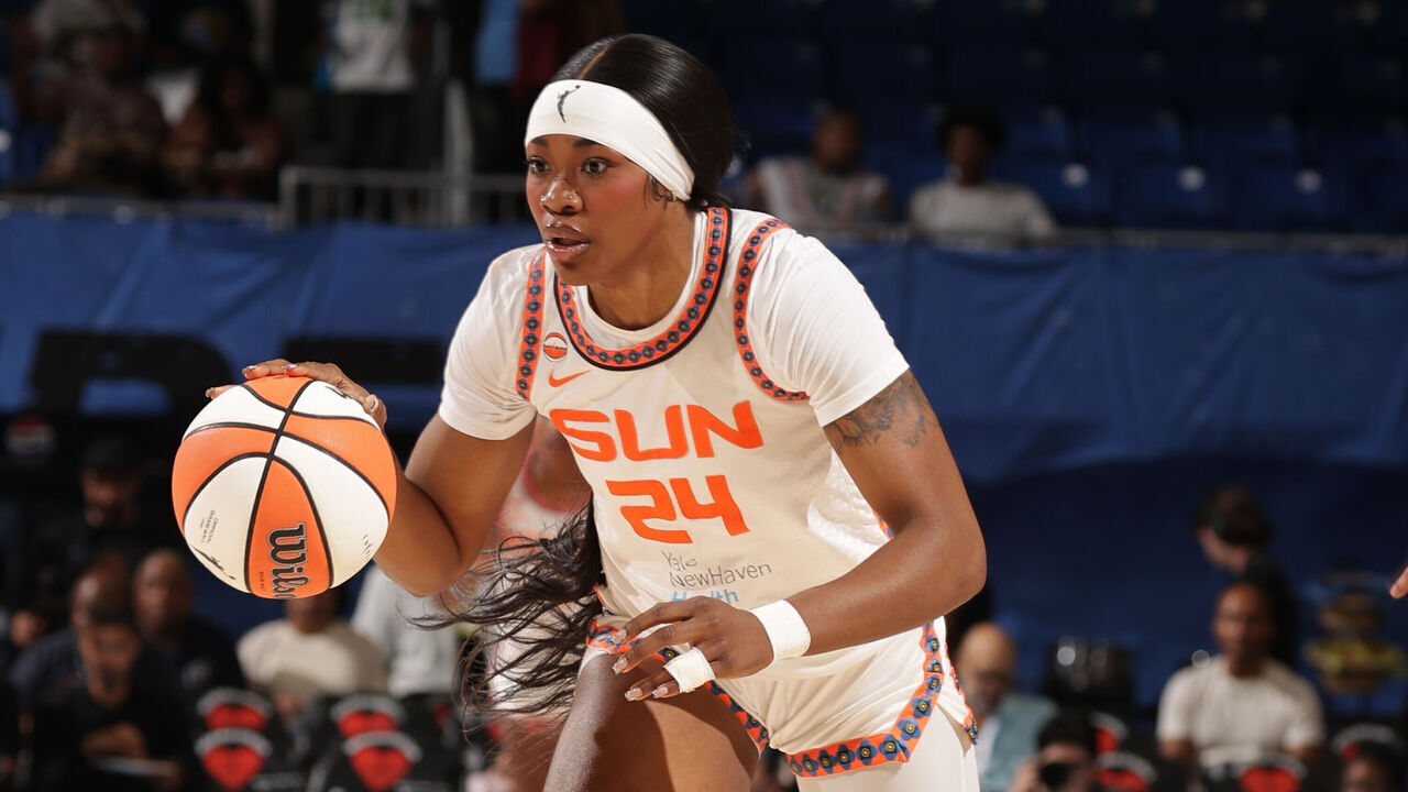 CHICAGO, IL - JULY 30: Aneesah Morrow #24 of the Connecticut Sun dribbles the ball during the game against the Chicago Sky on July 30, 2026 at the Wintrust Arena in Chicago, IL. Mandatory Copyright Notice: Copyright 2026 NBAE