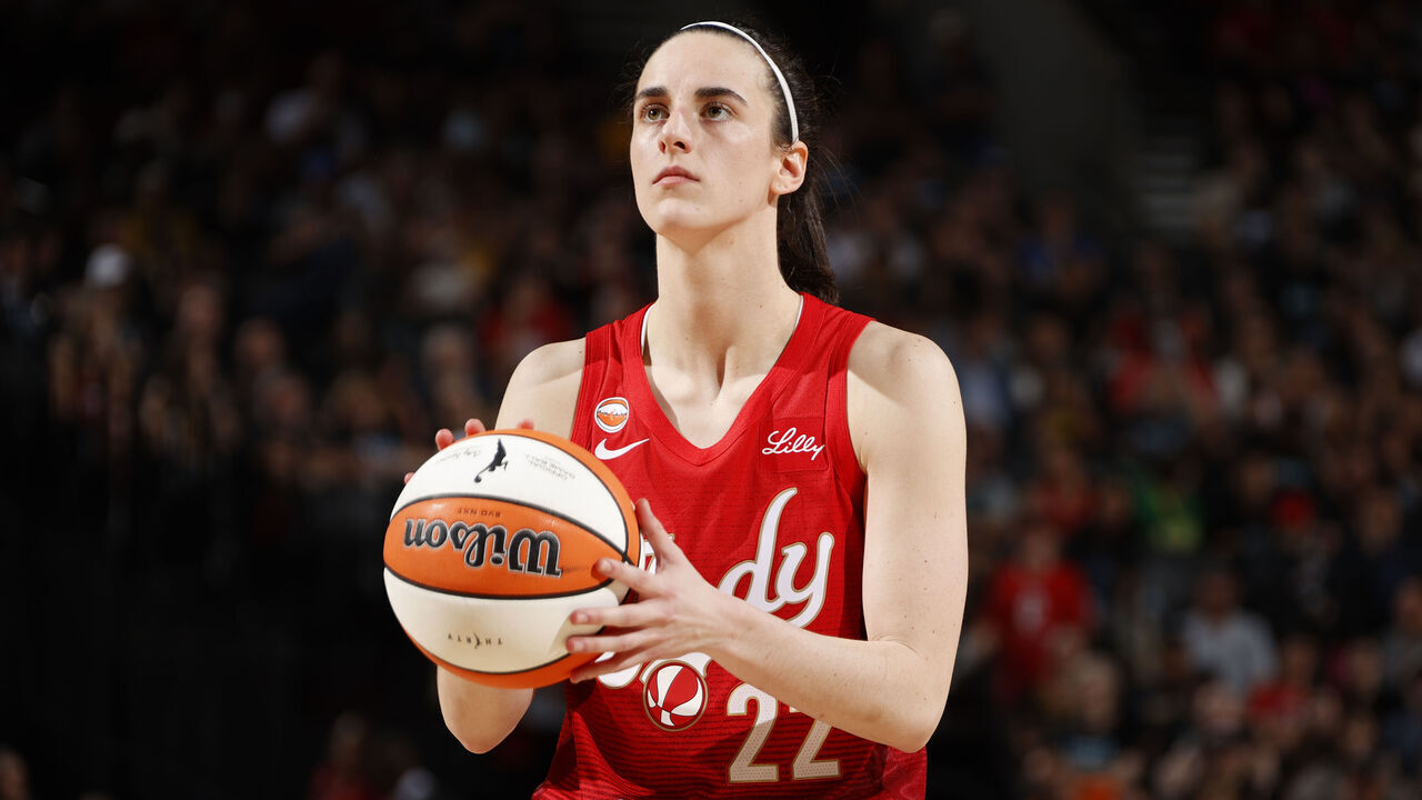 PORTLAND, OR - JULY 31: Caitlin Clark #22 of the Indiana Fever shoots a free throw during the game against the Portland Fire on July 31, 2026 at Moda Center in Portland, Oregon. Mandatory Copyright Notice: Copyright 2026 NBAE