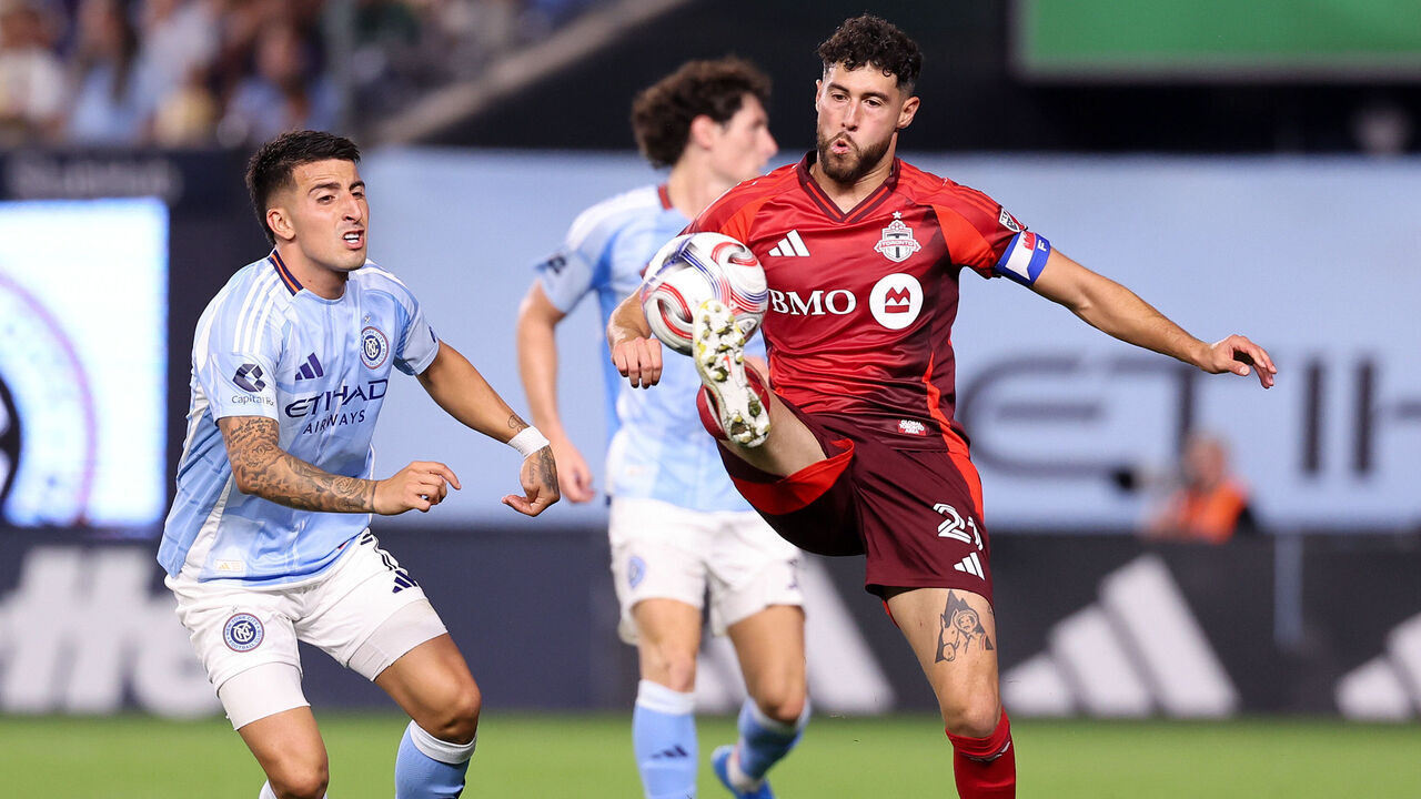 NEW YORK, NEW YORK - JULY 31: Jonathan Osorio #21 of the Toronto FC plays the ball while defended by Nicolás Fernández #7 of the New York City Football Club during the second half at Yankee Stadium on July 31, 2026 in New York, New York.