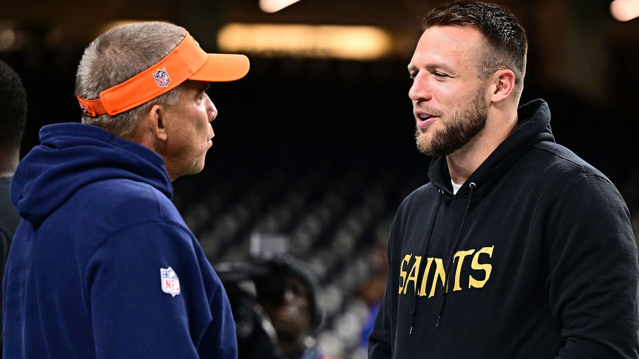 NEW ORLEANS, LOUISIANA - OCTOBER 17: Head coach Sean Payton of the Denver Broncos speaks with Taysom Hill #7 of the New Orleans Saints prior to a game at Caesars Superdome on October 17, 2024 in New Orleans, Louisiana.