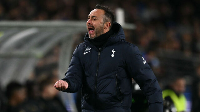 Tottenham Hotspur's manager Roberto De Zerbi reacts during the Sydney Super Cup football match between English Premier League teams Chelsea and Tottenham Hotspur at Stadium Australia in Sydney on August 1, 2026. / --IMAGE RESTRICTED TO EDITORIAL USE - STRICTLY NO COMMERCIAL USE--