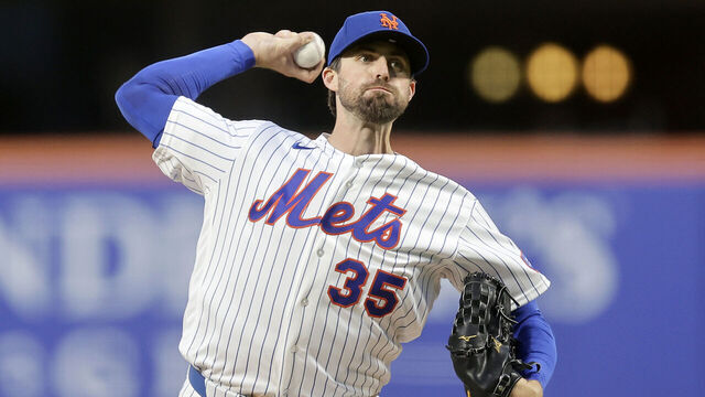 NEW YORK, NEW YORK - APRIL 22: Clay Holmes #35 of the New York Mets pitches during the second inning against the Minnesota Twins at Citi Field on April 22, 2026 in New York City.