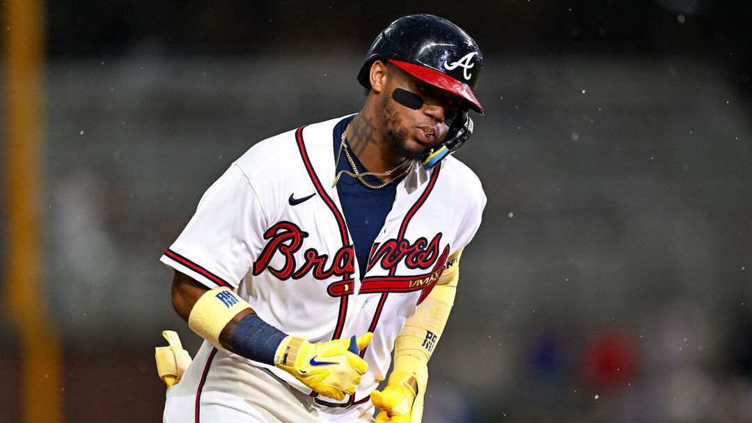 Acuña departs with shin contusion after fouling ball off | theScore