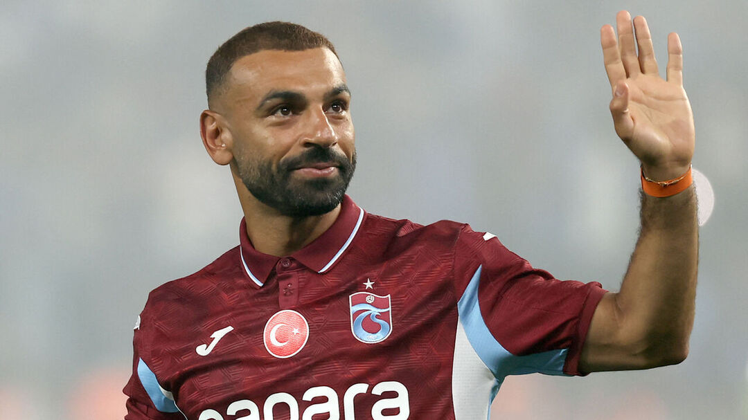 Salah-mania grips Turkey as fans seek viral photo spot | theScore