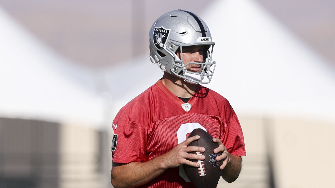HENDERSON, NEVADA - JULY 29: Kirk Cousins #8 of the Las Vegas Raiders looks to pass during the first practice of the team's training camp at the Las Vegas Raiders Headquarters/Intermountain Health Performance Center on July 29, 2026 in Henderson, Nevada.