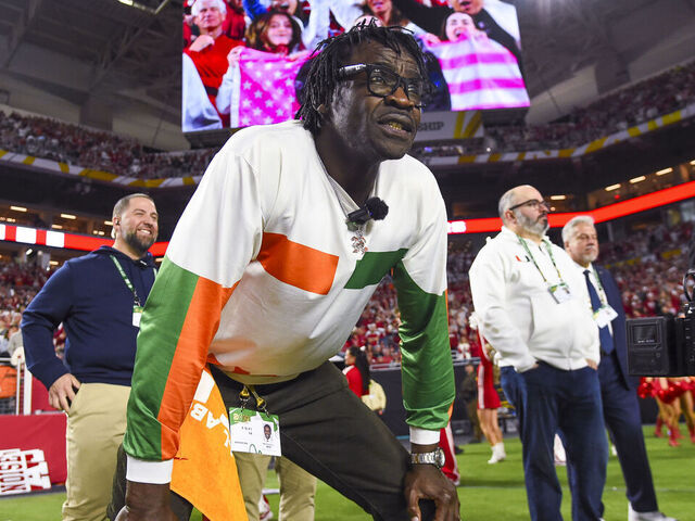 Look: Michael Irvin surprises Miami star Fletcher's mom
