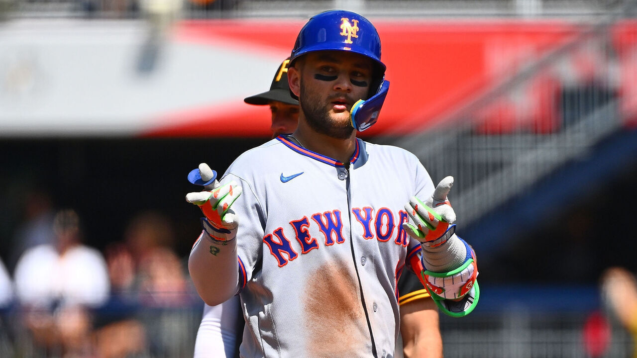 PITTSBURGH, PENNSYLVANIA - AUGUST 9: Bo Bichette #19 of the New York Mets celebrates after hitting a three-run RBI double in the fourth inning during the game against the Pittsburgh Pirates at PNC Park on August 9, 2026 in Pittsburgh, Pennsylvania.