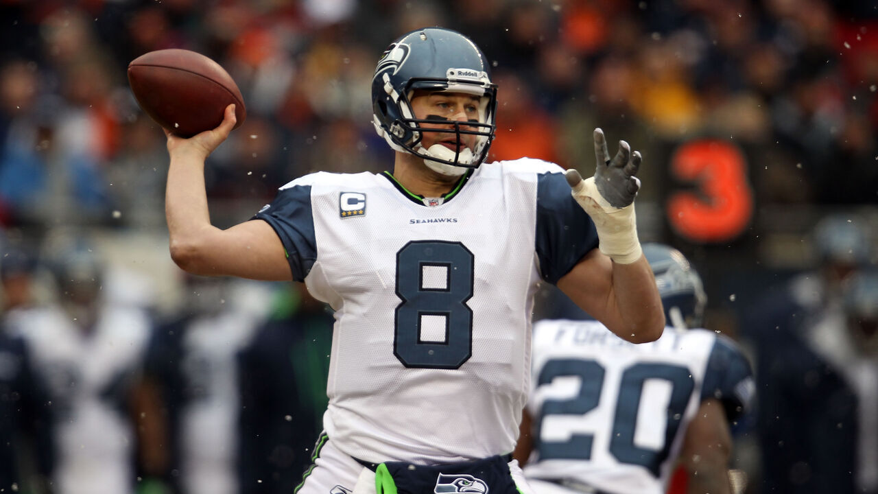 CHICAGO, IL - JANUARY 16: Quarterback Matt Hasselbeck #8 of the Seattle Seahawks throws the ball in the first quarter against the Chicago Bears in the 2011 NFC divisional playoff game at Soldier Field on January 16, 2011 in Chicago, Illinois.