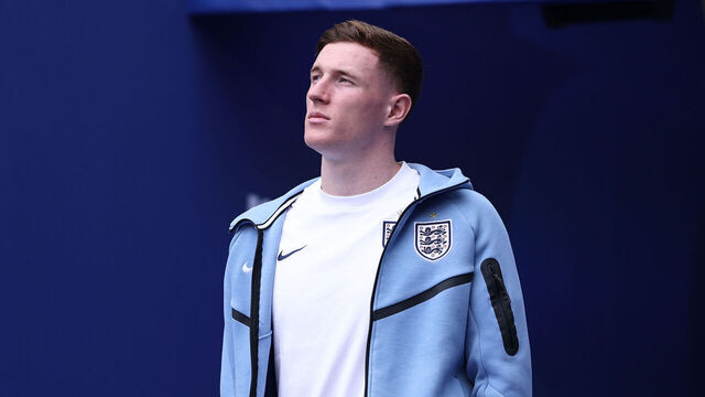 MIAMI GARDENS, FLORIDA - JULY 18: Elliot Anderson #8 of England walks out for the pitch inspection before the FIFA World Cup 2026 Bronze Final between France and England at Miami Stadium on July 18, 2026 in Miami Gardens, Florida.