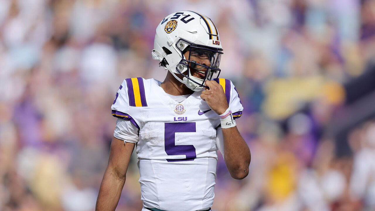 BATON ROUGE, LOUISIANA - NOVEMBER 25: Jayden Daniels #5 of the LSU Tigers reacts against the Texas A&M Aggies during a game at Tiger Stadium on November 25, 2023 in Baton Rouge, Louisiana.