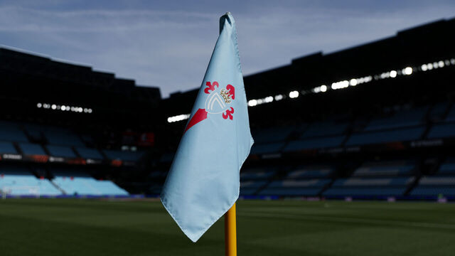 VIGO, SPAIN - APRIL 16: A detailed view of the Celta Vigo branded corner flag inside the stadium prior to the UEFA Europa League 2025/26 Quarter-Final Leg Two match between Real Club Celta and SC Freiburg at Estadio Balaidos on April 16, 2026 in Vigo, Spain.
