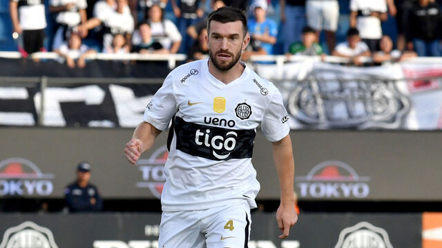 ASUNCIÓN, PARAGUAY - AUGUST 2: Tim Payne of Olimpia controls the ball during the APF Torneo Clausura 2026 match between Olimpia and Rubio Ñu at Defensores del Chaco Stadium on August 2, 2026 in Asunción, Paraguay.