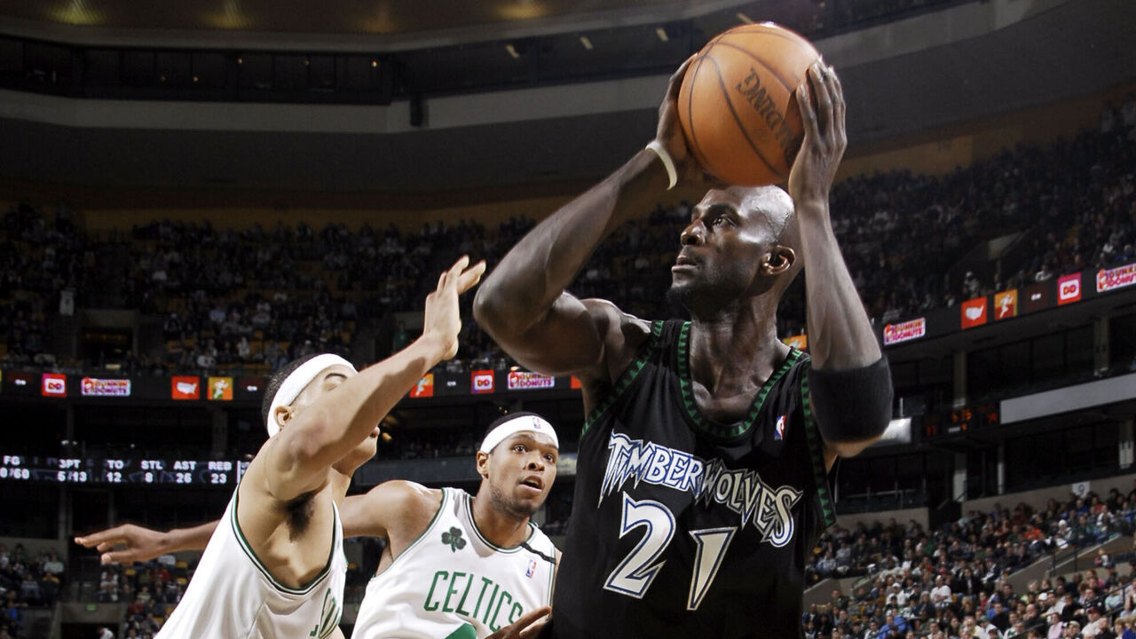 BOSTON - MARCH 4: Kevin Garnett #21 of the Minnesota Timberwolves shoots against Gerald Green #5 of the Boston Celtics on March 4, 2007 at the TD Banknorth Garden in Boston, Massachusetts. NOTE TO USER: User expressly acknowledges and agrees that, by downloading and/or using this Photograph, user is consenting to the terms and conditions of the Getty Images License Agreement. Mandatory Copyright Notice: Copyright 2007 NBAE