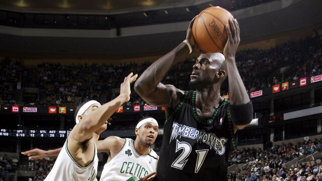 BOSTON - MARCH 4: Kevin Garnett #21 of the Minnesota Timberwolves shoots against Gerald Green #5 of the Boston Celtics on March 4, 2007 at the TD Banknorth Garden in Boston, Massachusetts. NOTE TO USER: User expressly acknowledges and agrees that, by downloading and/or using this Photograph, user is consenting to the terms and conditions of the Getty Images License Agreement. Mandatory Copyright Notice: Copyright 2007 NBAE