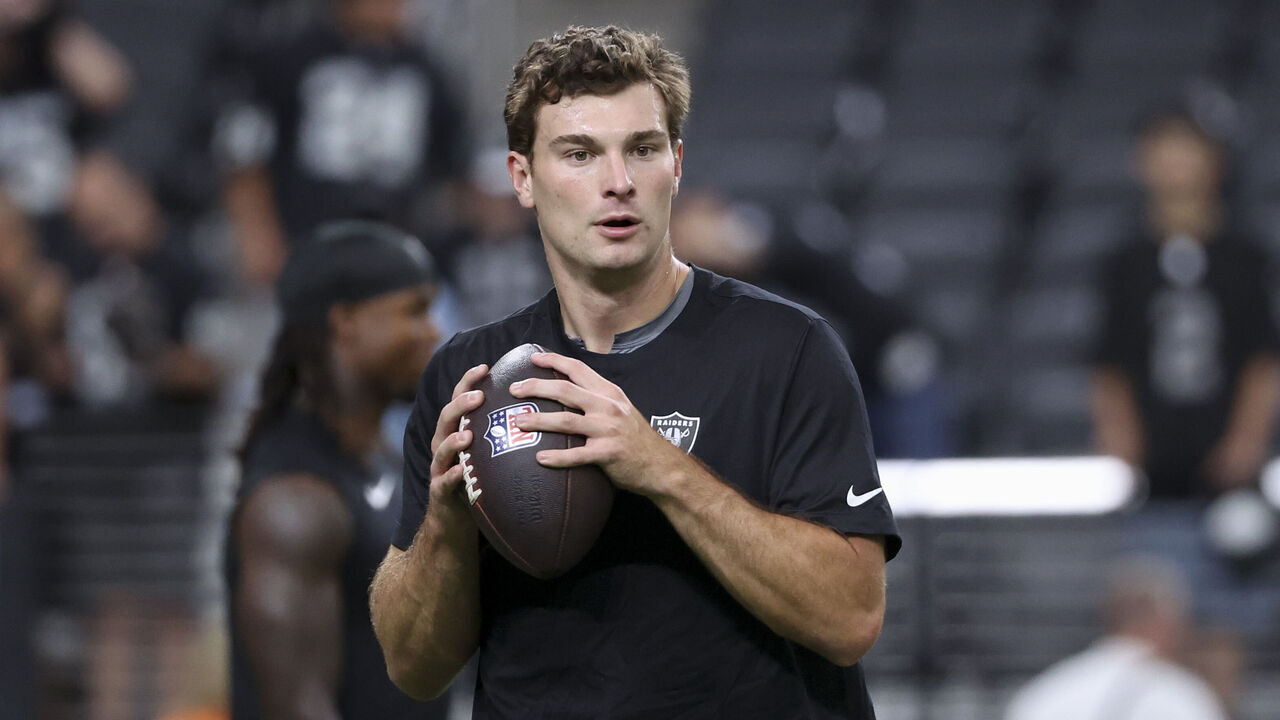 LAS VEGAS, NEVADA - AUGUST 13: Fernando Mendoza #15 of the Las Vegas Raiders warms up before the preseason game against the Arizona Cardinals at Allegiant Stadium on August 13, 2026 in Las Vegas, Nevada.