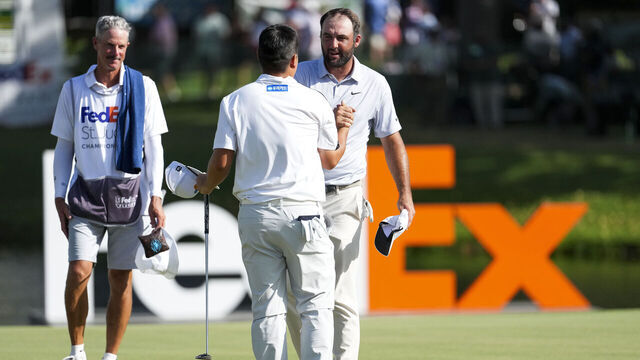 MEMPHIS, TENNESSEE - AUGUST 13: Scottie Scheffler of the United States shakes hands with Sungjae Im of South Korea on the 18th hole green after finishing the third round of the FedEx St. Jude Championship at TPC Southwind on August 15, 2026 in Memphis, Tennessee.