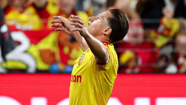 LENS, FRANCE - AUGUST 16: Florian Thauvin #10 of RC Lens celebrates after scoring his team's first goal during the Trophee des Champions match between RC Lens and Paris Saint-Germain at Stade Bollaert-Delelis on August 16, 2026 in Lens, France.