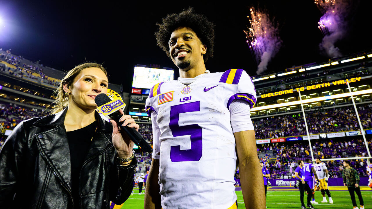 BATON ROUGE, LOUISIANA - NOVEMBER 11: Jayden Daniels #5 of the LSU Tigers celebrates against the Florida Gators at Tiger Stadium on November 11, 2023 in Baton Rouge, Louisiana.