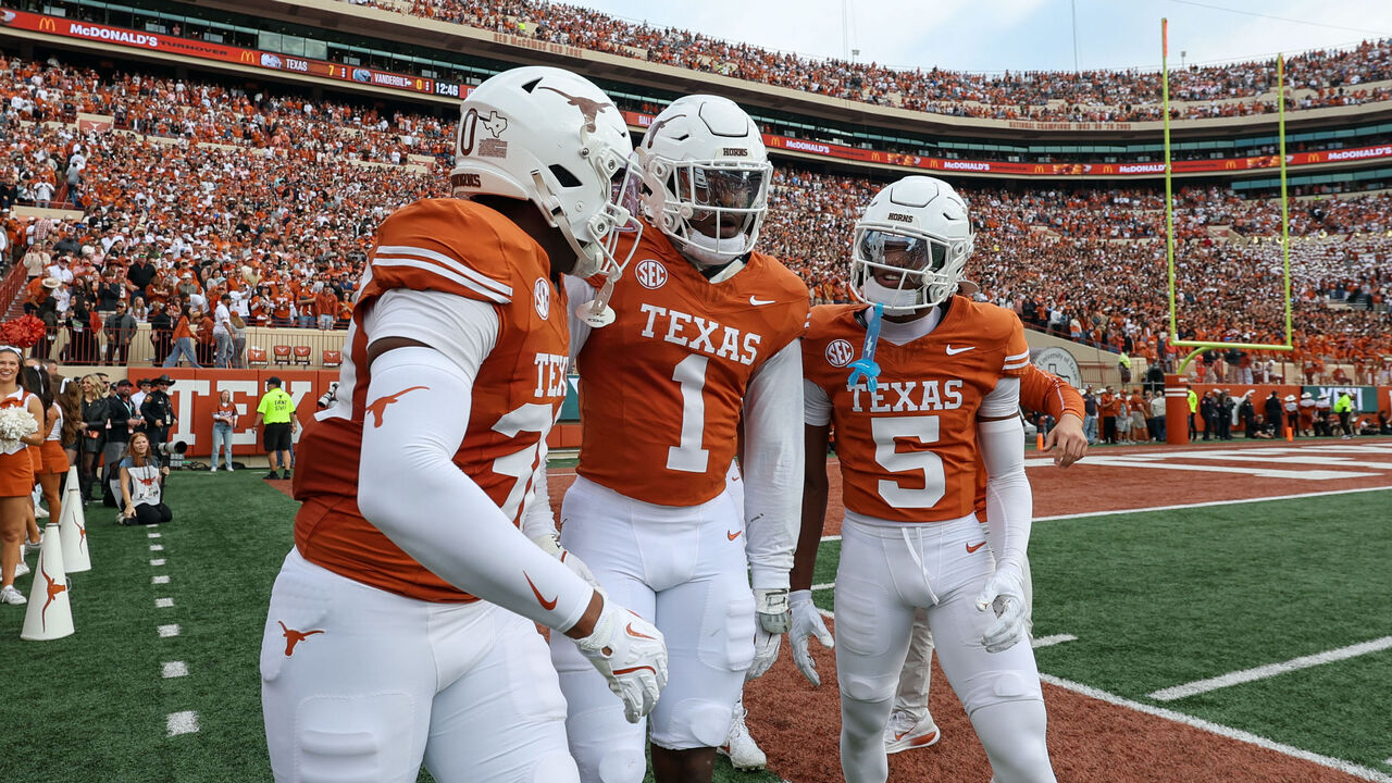 AUSTIN, TX - NOVEMBER 01: Defensive end Colin Simmons #1 of the Texas Longhorns celebrates with teammates after a fumble recovery during the SEC college football between Texas Longhorns and Vanderbilt Commodores on November 1, 2025, at Darrell K Royal-Texas Memorial Stadium in Austin, TX.