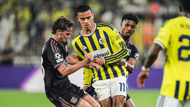 ISTANBUL, TURKIYE - AUGUST 18: Mason Greenwood of Fenerbahce in action against Abner Vinicius of Olympique Lyonnais during the UEFA Champions League play-off round first-leg match between Fenerbahce and Olympique Lyonnais at Chobani Stadium on August 18, 2026, in Istanbul, Turkiye.