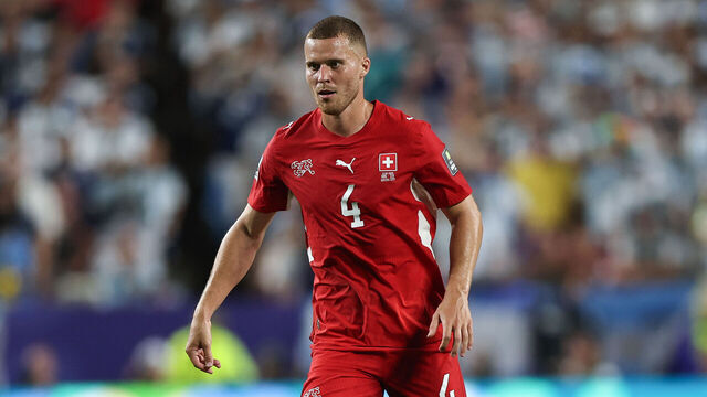 KANSAS CITY, MISSOURI - JULY 11: Nico Elvedi #4 of Switzerland drives the ball during the FIFA World Cup 2026 Quarter Final match between Argentina and Switzerland at Kansas City Stadium on July 11, 2026 in Kansas City, United States.