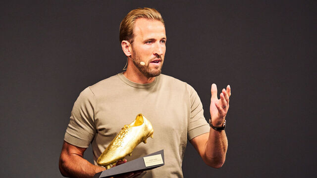 MUNICH, GERMANY - AUGUST 19: Harry Kane of FC Bayern Muenchen speaks during the presentation ceremony for the European Golden Shoe at Allianz Arena on August 19, 2026 in Munich, Germany.