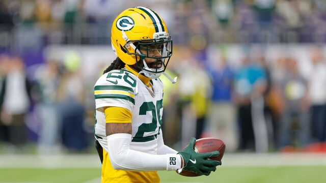 MINNEAPOLIS, MN - JANUARY 04: Green Bay Packers cornerback Trevon Diggs (28) warms up before the NFL game between the Green Bay Packers and Minnesota Vikings on January 4th, 2026, at U.S. Bank Stadium in Minneapolis, MN.