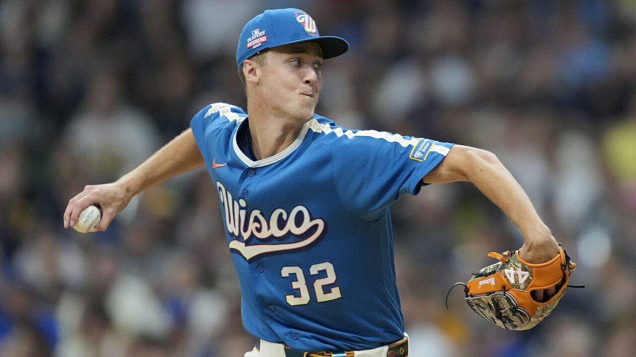 MILWAUKEE, WISCONSIN - AUGUST 21: Jacob Misiorowski #32 of the Milwaukee Brewers pitches against the Atlanta Braves in the first inning at American Family Field on August 21, 2026 in Milwaukee, Wisconsin.