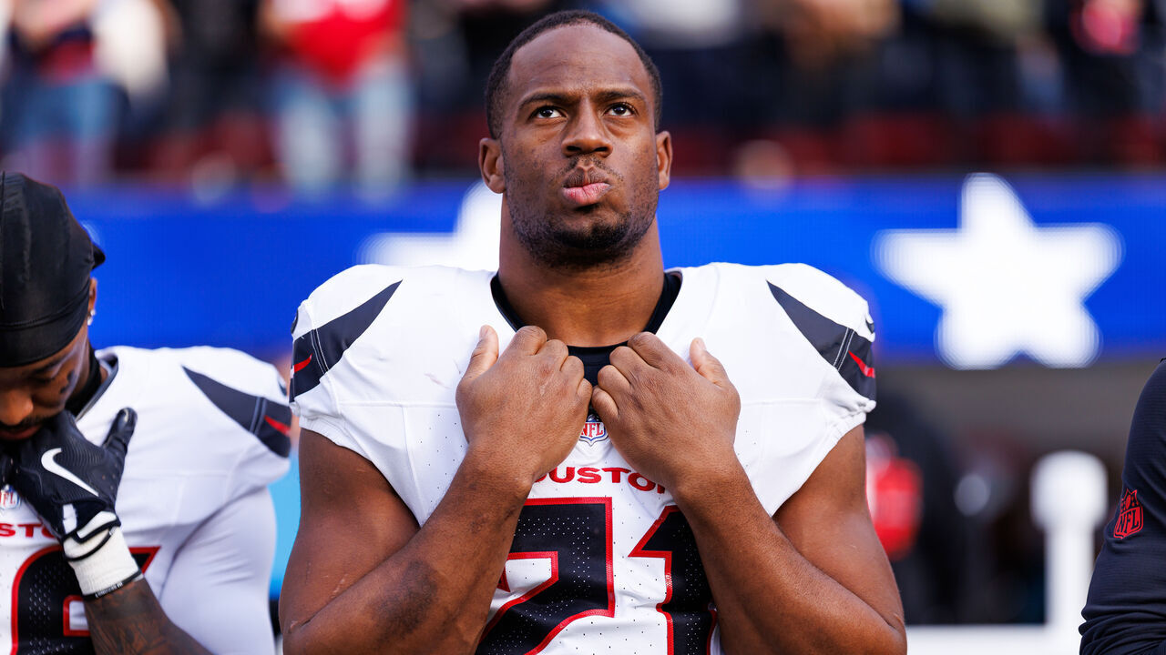INGLEWOOD, CALIFORNIA - DECEMBER 27: Nick Chubb #21 of the Houston Texans stands on the sidelines during the national anthem prior to an NFL football game against the Los Angeles Chargers at SoFi Stadium on December 27, 2025 in Inglewood, California.