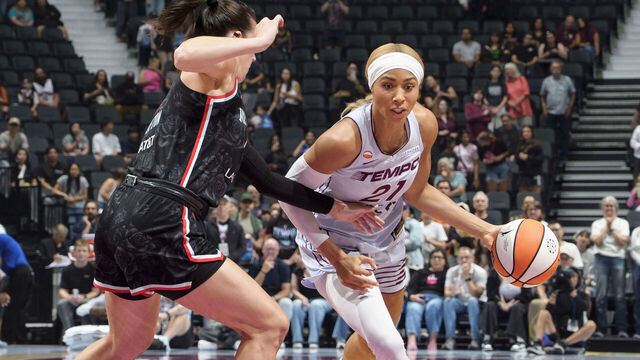 VANCOUVER, CANADA. - AUGUST 21: Isabelle Harrison #21 of the Toronto Tempo drives to the basket during the game against the Portland Fire on August 21, 2026 at Rogers Arena in Vancouver, British Columbia, Canada. Mandatory Copyright Notice: Copyright 2026 NBAE