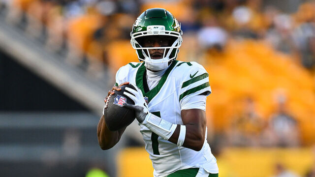 PITTSBURGH, PENNSYLVANIA - AUGUST 21: Geno Smith #7 of the New York Jets looks to pass during the first quarter of a preseason game against the Pittsburgh Steelers at Acrisure Stadium on August 21, 2026 in Pittsburgh, Pennsylvania.
