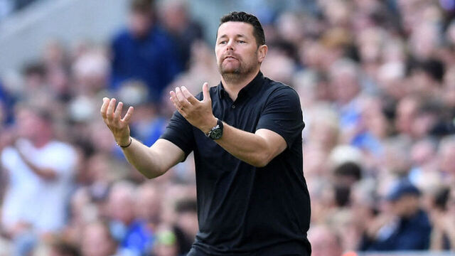 Crystal Palace's French manager Pierre Sage gestures during the English Premier League football match between Everton and Crystal Palace at Hill Dickinson Stadium in Liverpool, north west England on August 22, 2026. / RESTRICTED TO EDITORIAL USE. No use with unauthorized audio, video, data, fixture lists, club/league logos or 'live' services. Online in-match use limited to 120 images. An additional 40 images may be used in extra time. No video emulation. Social media in-match use limited to 120 images. An additional 40 images may be used in extra time. No use in betting publications, games or single club/league/player publications. /
