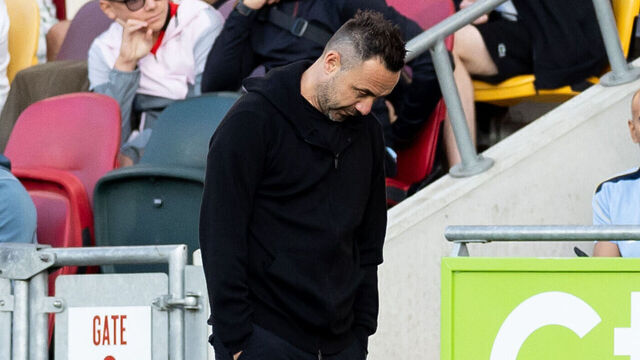 BRENTFORD, ENGLAND - AUGUST 22: Roberto De Zerbi, manager of Tottenham Hotspur, looks dejected following their defeat during the Premier League 2026/27 match between Brentford and Tottenham Hotspur at Gtech Community Stadium on August 22, 2026 in Brentford, England.