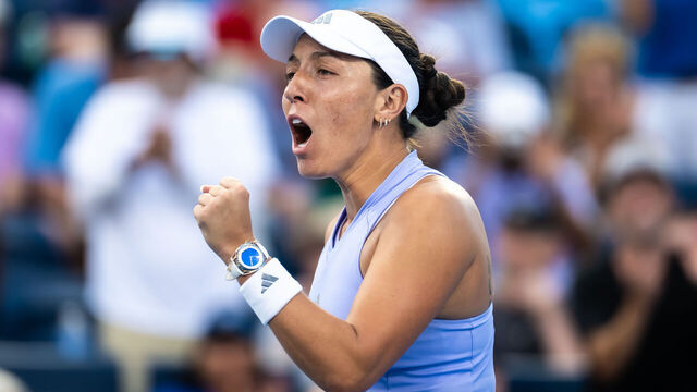 MASON, OHIO - AUGUST 22: Jessica Pegula of the United States reacts to defeating Iga Swiatek of Poland in the semi-final on Day 12 of the Cincinnati Open at Lindner Family Tennis Center on August 22, 2026 in Mason, Ohio