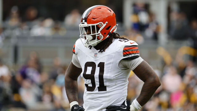 PITTSBURGH, PA - OCTOBER 12: Alex Wright #91 of the Cleveland Browns in action against the Pittsburgh Steelers on October 12, 2025 at Acrisure Stadium in Pittsburgh, Pennsylvania.
