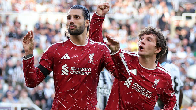 NEWCASTLE UPON TYNE, ENGLAND - AUGUST 23: Dominik Szoboszlai of Liverpool celebrates alongside Lewis Koumas after scoring his team’s second goal from the penalty spot during the Premier League 2026/27 match between Newcastle United and Liverpool FC at St James' Park on August 23, 2026 in Newcastle upon Tyne, England.
