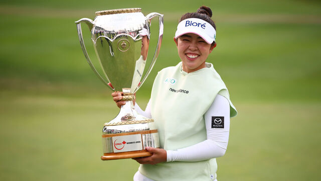 EDMONTON, ALBERTA - AUGUST 23: Miyu Yamashita of Japan celebrates with the trophy after winning the CPKC Women's Open 2026 at Royal Mayfair Golf Club on August 23, 2026 in Edmonton, Alberta.