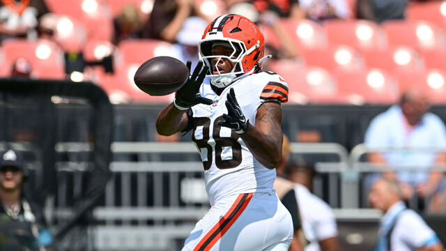 CLEVELAND, OHIO - AUGUST 22: Dae'Quan Wright #88 of the Cleveland Browns warms up prior to a preseason game against the Buffalo Bills at Huntington Bank Field on August 22, 2026 in Cleveland, Ohio.