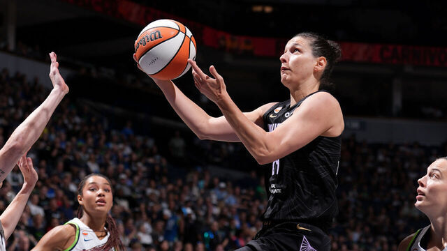 MINNEAPOLIS, MN - AUGUST 24: Cecilia Zandalasini #24 of the Golden State Valkyries drives to the basket during the game against the Minnesota Lynx on August 24, 2026 at Target Center in Minneapolis, Minnesota. Mandatory Copyright Notice: Copyright 2026 NBAE