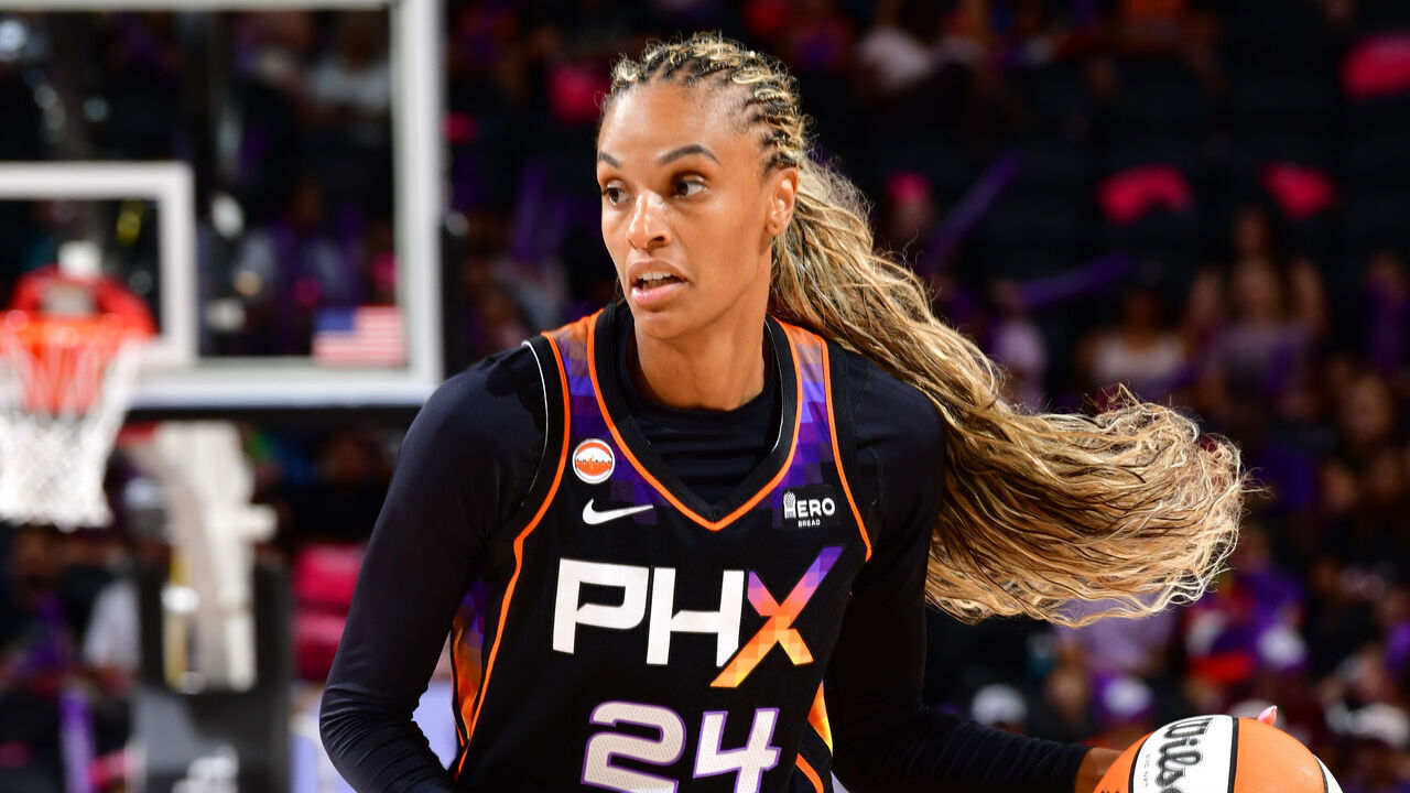 PHOENIX, AZ - AUGUST 22: DeWanna Bonner #24 of the Phoenix Mercury dribbles the ball during the game against the Atlanta Dream on August 22, 2026 at Mortgage Matchup Center in Phoenix, Arizona. Mandatory Copyright Notice: Copyright 2026 NBAE