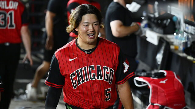 CHICAGO, ILLINOIS - AUGUST 21: Munetaka Murakami #5 of the Chicago White Sox walks off the field after the game against the New York Mets at Rate Field on August 21, 2026 in Chicago, Illinois.