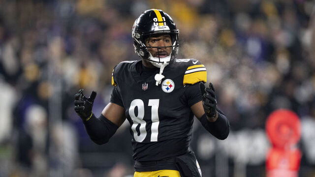 PITTSBURGH, PENNSYLVANIA - JANUARY 4: Jonnu Smith #81 of the Pittsburgh Steelers reacts during an NFL football game against the Baltimore Ravens at Acrisure Stadium on January 04, 2026 in Pittsburgh, Pennsylvania.