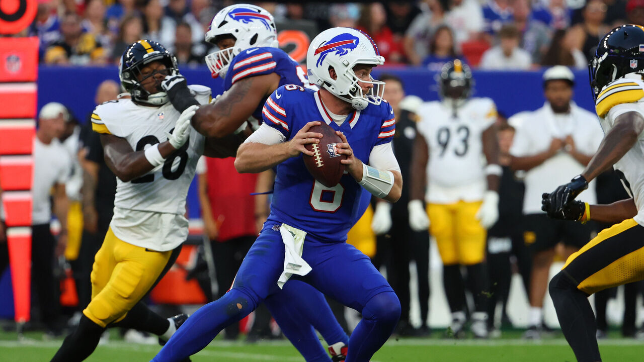 ORCHARD PARK, NEW YORK - AUGUST 27: Shane Buechele #6 of the Buffalo Bills drops back to throw a pass during the first half of a preseason game against the Pittsburgh Steelers at Highmark Stadium on August 27, 2026 in Orchard Park, New York.