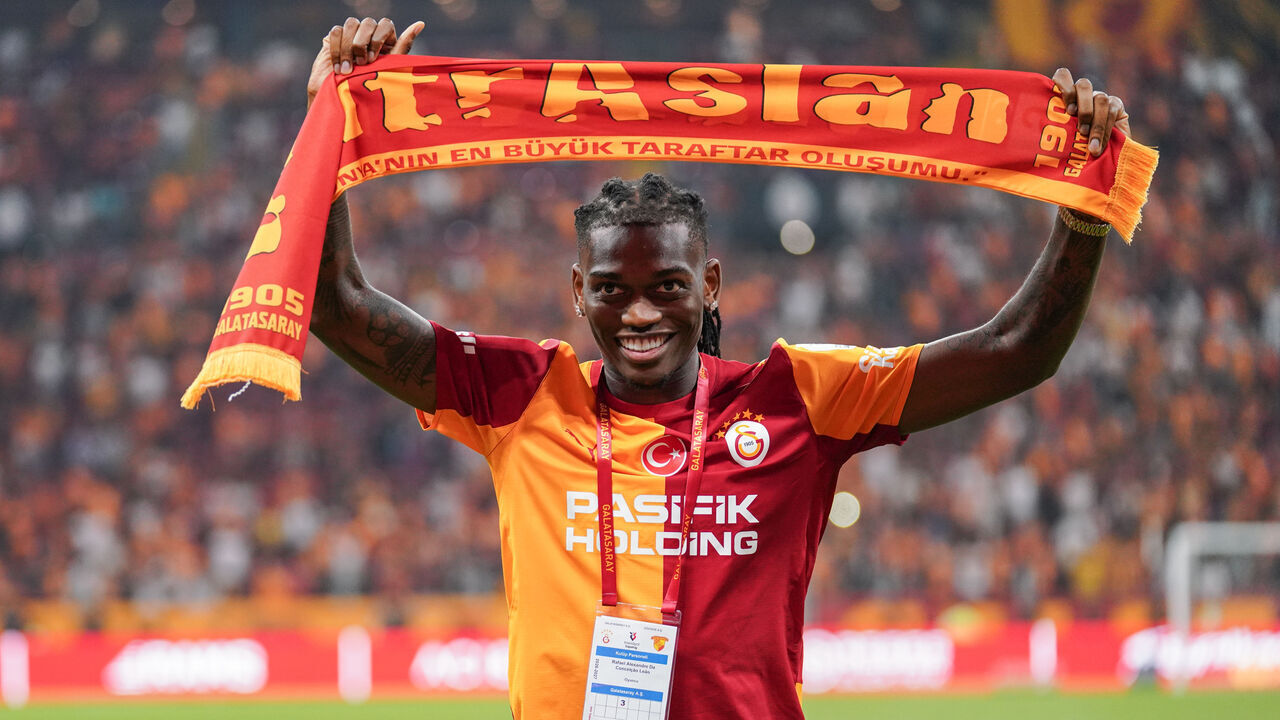 ISTANBUL, TURKIYE - AUGUST 29: Galatasaray's new signing Rafael Leao greets the fans after the Turkish Super Lig week 3 match between Galatasaray and Goztepe at RAMS Park in Istanbul, Turkiye on August 29, 2026.
